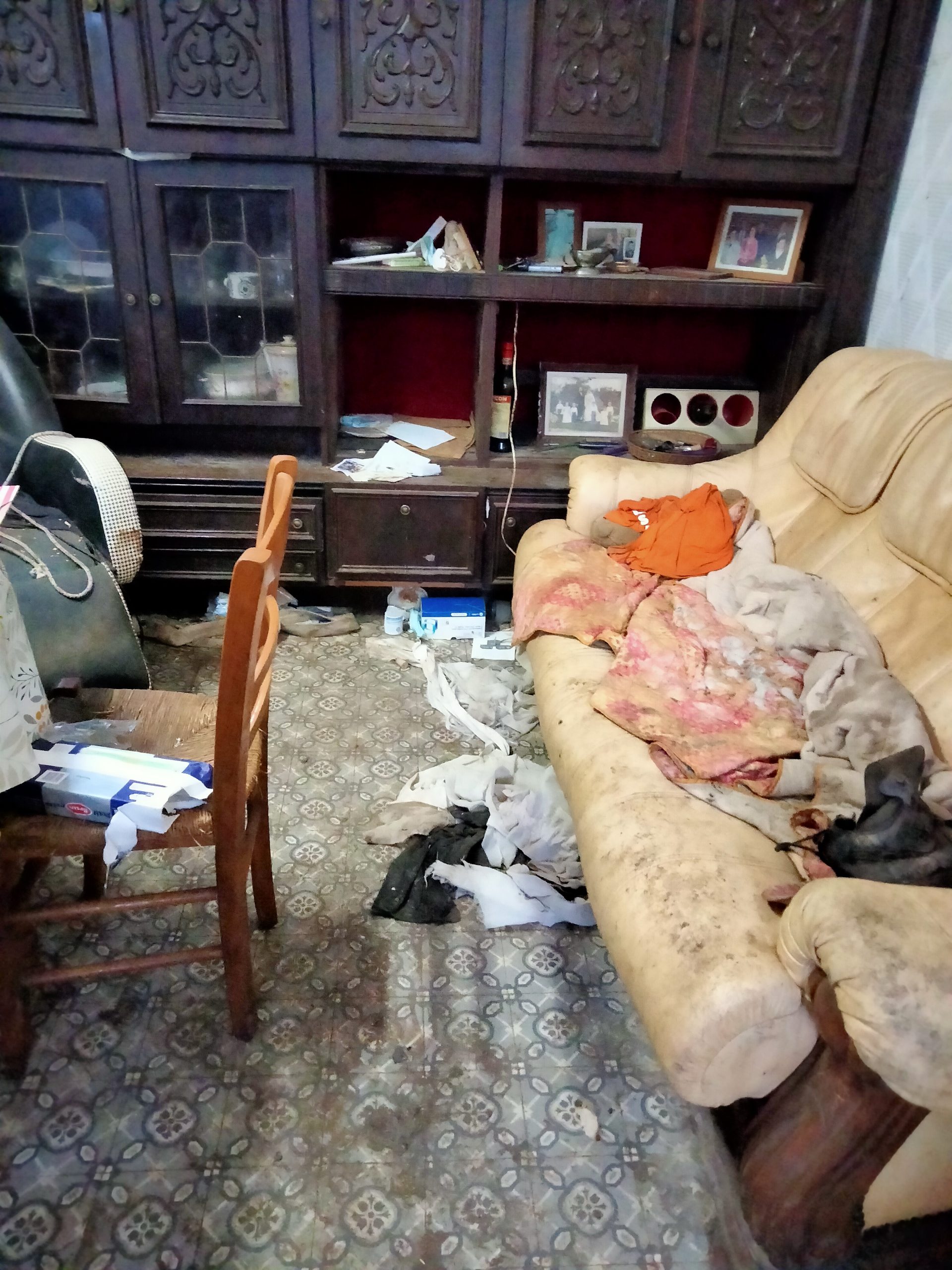 Pourquoi le Nettoyage Après un Squat est Crucial pour la Propreté 4 Salon SejourA 1 Scaled